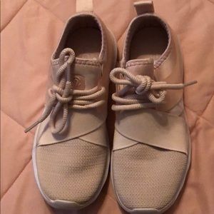 Worn once geofoam blush sneakers